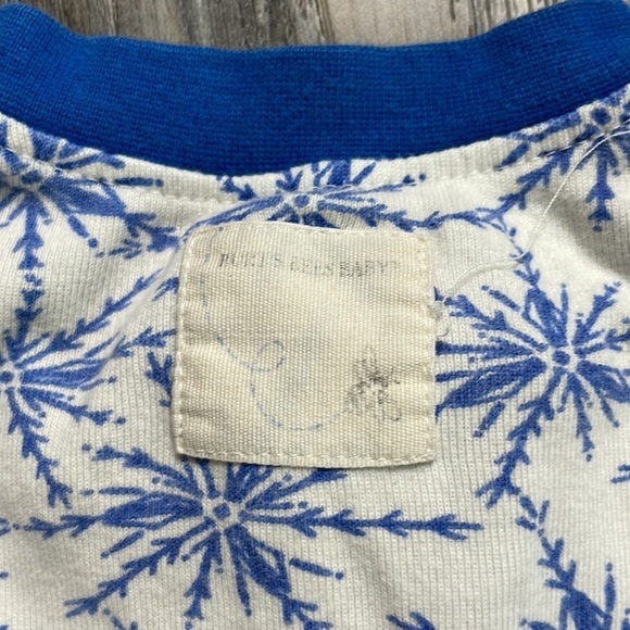 Burt’s Bees Baby Blue and White Snowflake Footie Pajama One Piece, size 0-3 mo - Picture 4 of 7